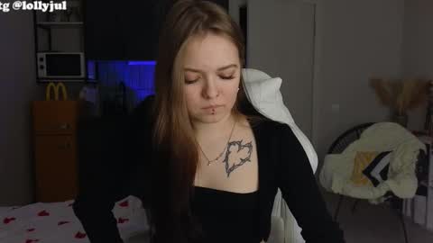 julidropp online show from October 2, 2025, 7:21 pm