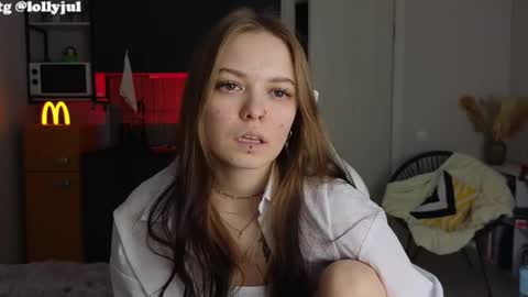 julidropp online show from October 22, 2025, 5:56 pm