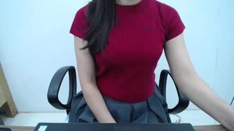 julie9x online show from November 7, 2025, 11:27 pm