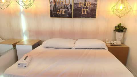 julie coper online show from October 8, 2025, 12:47 pm