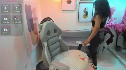 julie coper online show from October 21, 2025, 12:28 pm