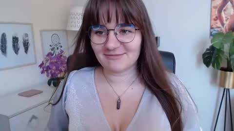 Julie online show from September 12, 2025, 12:38 pm