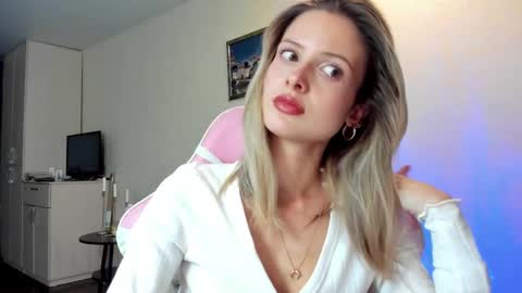 Julie online show from October 2, 2025, 3:19 pm