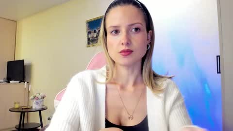 Julie online show from October 19, 2025, 4:51 pm