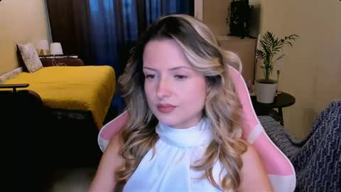 Snapshot of julie_flores chatting on April 28, 2026, 2:11 pm Julie online show from April 28, 2026, 2:11 pm
