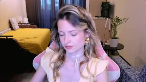 Snapshot of julie_flores chatting on May 12, 2026, 2:58 pm Julie online show from May 12, 2026, 2:58 pm