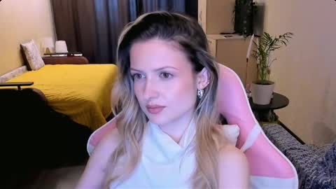 Snapshot of julie_flores chatting on May 13, 2026, 1:41 pm Julie online show from May 13, 2026, 1:41 pm
