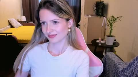 Snapshot of julie_flores chatting on May 16, 2026, 2:27 pm Julie online show from May 16, 2026, 2:27 pm