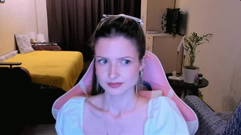 Snapshot of julie_flores chatting on May 19, 2026, 4:46 pm Julie online show from May 19, 2026, 4:46 pm