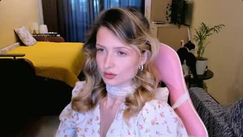 Snapshot of julie_flores chatting on May 21, 2026, 2:24 pm Julie online show from May 21, 2026, 2:24 pm