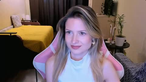 Snapshot of julie_flores chatting on May 28, 2026, 2:36 pm Julie online show from May 28, 2026, 2:36 pm