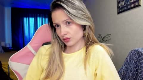 Snapshot of julie_flores chatting on May 31, 2026, 1:51 pm Julie online show from May 31, 2026, 1:51 pm