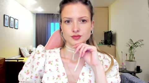 Snapshot of julie_flores chatting on June 16, 2026, 2:19 pm Julie online show from June 16, 2026, 2:19 pm