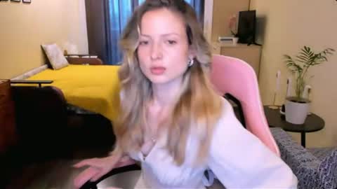 Snapshot of julie_flores chatting on July 7, 2026, 6:47 am Julie online show from July 7, 2026, 6:47 am