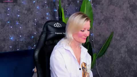 Snapshot of julie_lucasss chatting on February 5, 2026, 9:47 am Julie Lucasss online show from February 5, 2026, 9:47 am