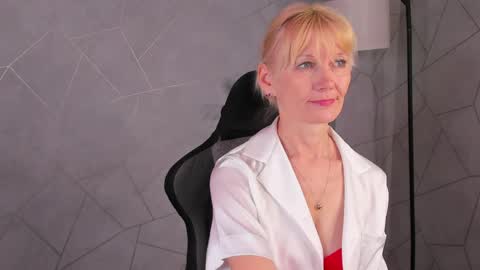 Snapshot of julie_lucasss chatting on May 16, 2026, 12:18 am Julie Lucasss online show from May 16, 2026, 12:18 am