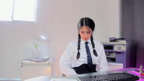juliee_ross online show from June 24, 2026, 1:21 pm
