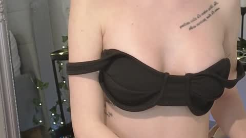 Julia online show from February 8, 2025, 1:11 am