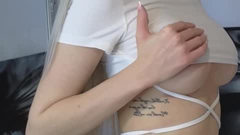 Julia online show from March 4, 2025, 8:49 pm