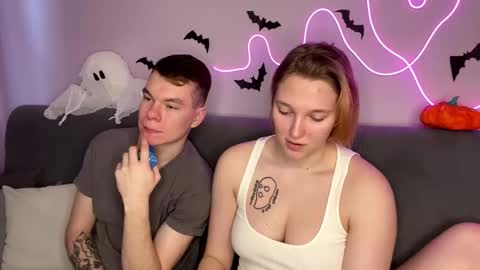 Julie and Thomas online show from November 1, 2025, 8:38 am