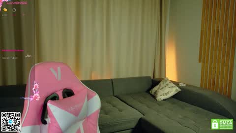 julieqt online show from November 12, 2025, 4:40 pm