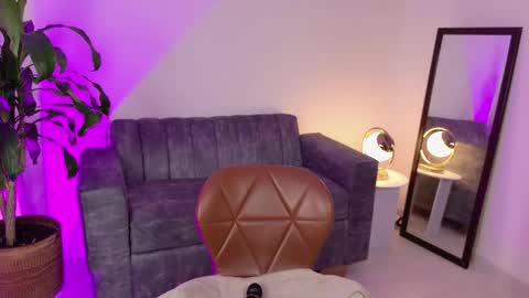 Julieta92  online show from October 14, 2025, 11:16 pm