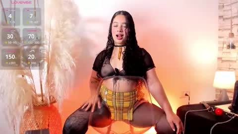 julieta_333 online show from November 17, 2025, 1:28 pm