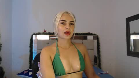 julieta__fox_ online show from December 24, 2024, 7:28 am