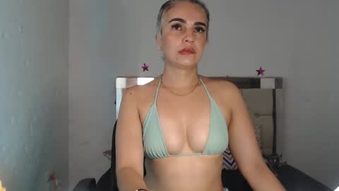 julieta__fox_ online show from January 13, 2025, 7:00 am