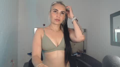 julieta__fox_ online show from January 14, 2025, 9:24 am