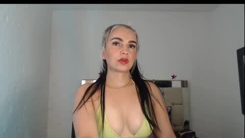 julieta__fox_ online show from January 15, 2025, 3:11 am