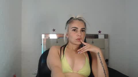 julieta__fox_ online show from January 15, 2025, 9:35 am