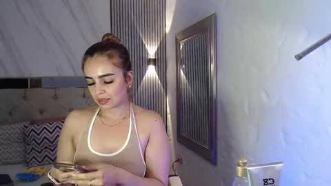 julieta__fox_ online show from January 9, 2026, 2:47 am