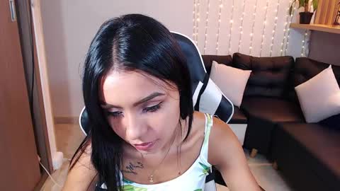 Snapshot of julieta_fn chatting on February 12, 2025, 12:44 pm julieta_fn online show from February 12, 2025, 12:44 pm