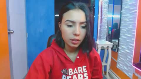 julieta_fn online show from December 3, 2025, 1:42 pm