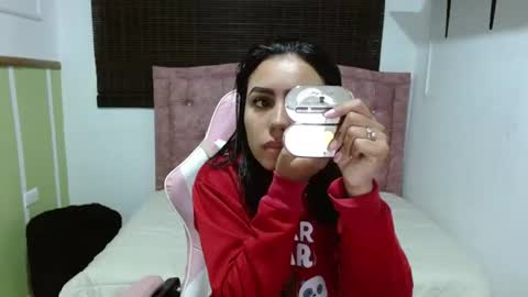 Snapshot of julieta_fn chatting on July 4, 2026, 1:06 pm julieta_fn online show from July 4, 2026, 1:06 pm