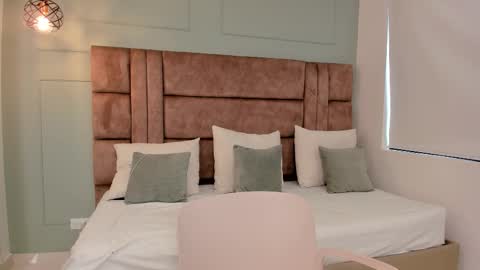     online show from October 25, 2025, 8:47 pm