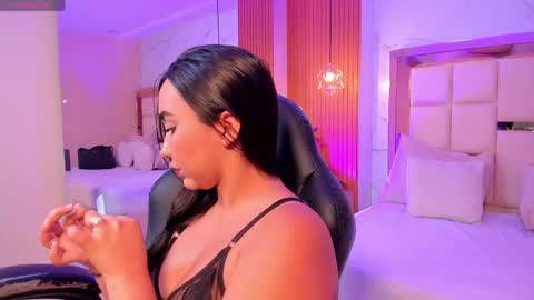Snapshot of julieta_rose__ chatting on May 7, 2026, 11:54 pm online show from May 7, 2026, 11:54 pm
