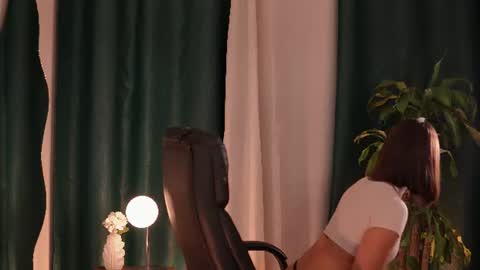 julieta_valencia online show from July 25, 2026, 1:58 am