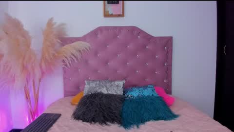 Julieth Gomez online show from October 5, 2025, 3:49 am