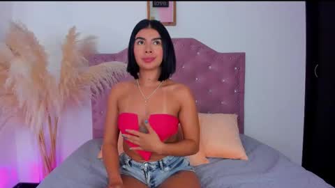 Julieth Gomez online show from November 3, 2025, 3:19 am