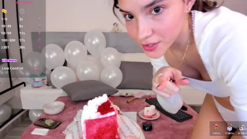 Juliana online show from December 17, 2024, 2:12 am