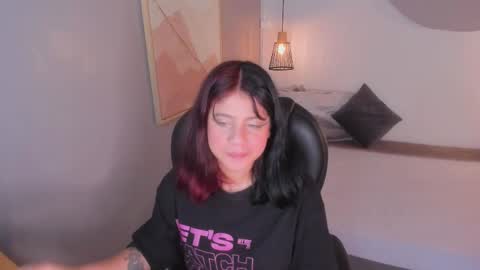 Julieth  online show from November 14, 2025, 9:02 pm