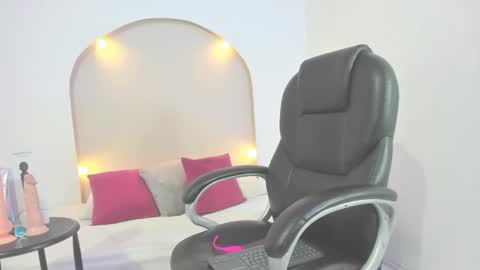 Julieth  online show from September 25, 2025, 11:52 pm