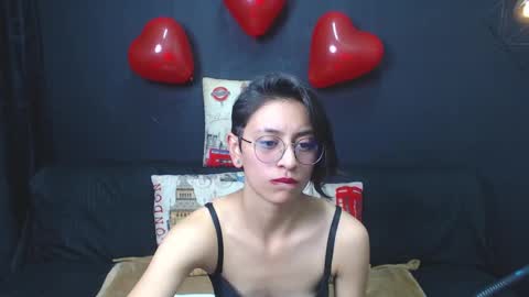 julieth_garcia_1 online show from February 19, 2025, 2:01 pm