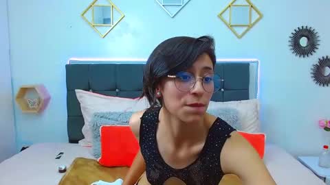 julieth_garcia_1 online show from February 24, 2025, 11:09 pm