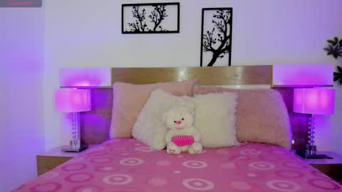 Julietha  online show from October 9, 2025, 2:04 pm