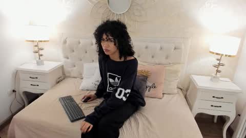 julietta    online show from March 23, 2026, 11:58 am