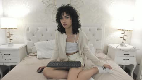 julietta    online show from April 3, 2026, 12:47 pm
