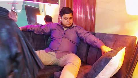 julietta max  online show from November 21, 2025, 1:43 pm